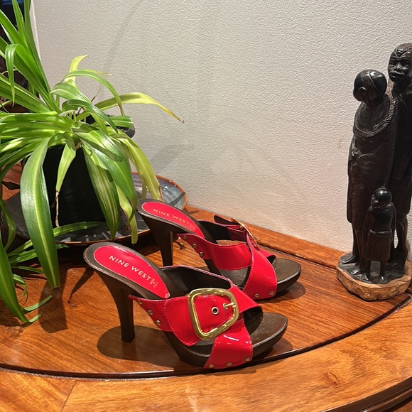 Pair of Nine West High Heeled Sandals. - Picture 4 of 4
